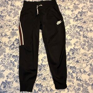 Women Nike medium black jogger pant good condition stripe white blk orange
